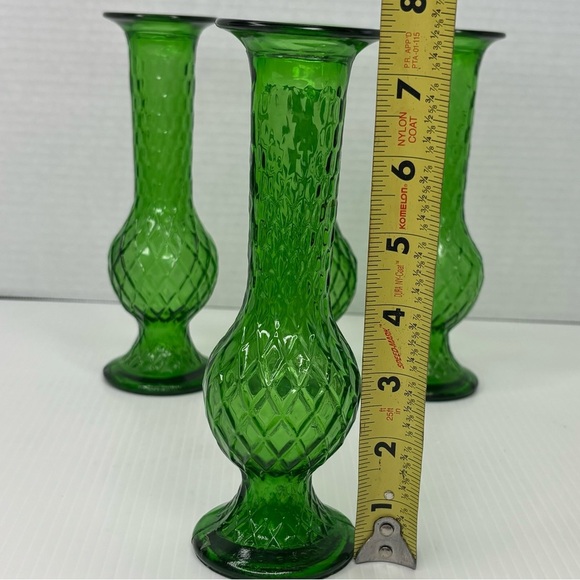 Vintage EO Brody Co. Green Glass Vase 7.5" Tall Bud Vase Diamond Quilt #921 USA - Picture 7 of 8